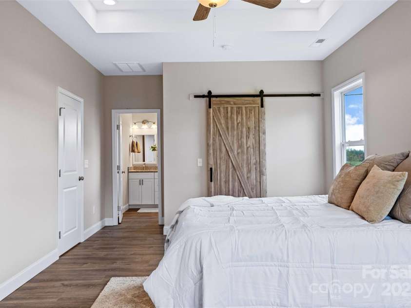 73 Montchannin Heights, Hendersonville, NC 28792.  MLS# CAR4240047, YatesRealty ID 27263. 