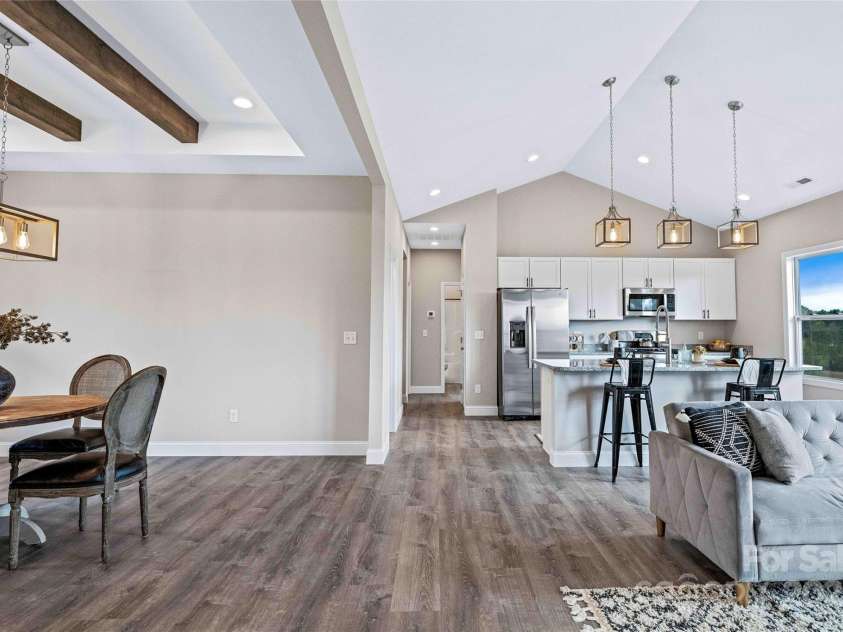 73 Montchannin Heights, Hendersonville, NC 28792.  MLS# CAR4240047, YatesRealty ID 27263. 