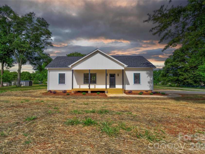 1168 Granite Drive, Shelby, NC 28152.  MLS# CAR4383048, YatesRealty ID 27264. Front