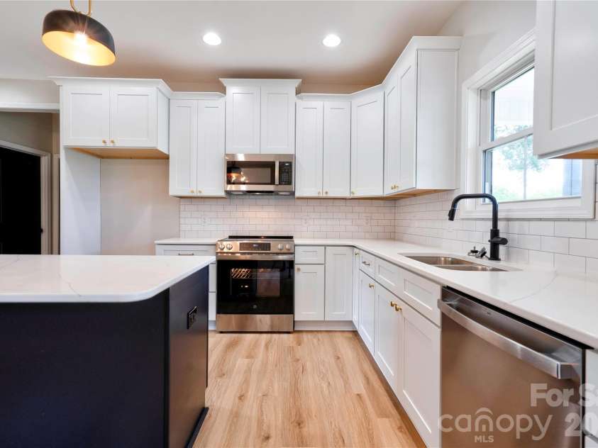 1168 Granite Drive, Shelby, NC 28152.  MLS# CAR4383048, YatesRealty ID 27264. Kitchen