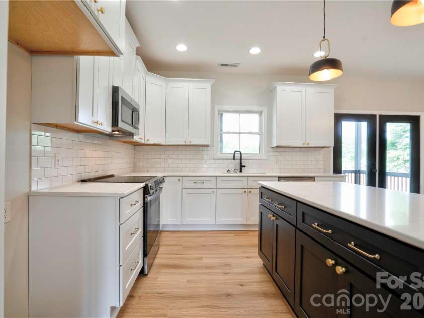 1168 Granite Drive, Shelby, NC 28152.  MLS# CAR4383048, YatesRealty ID 27264. Kitchen