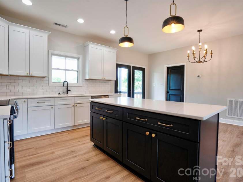 1168 Granite Drive, Shelby, NC 28152.  MLS# CAR4383048, YatesRealty ID 27264. Kitchen