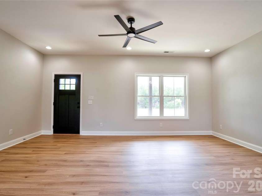 1168 Granite Drive, Shelby, NC 28152.  MLS# CAR4383048, YatesRealty ID 27264. Living Room