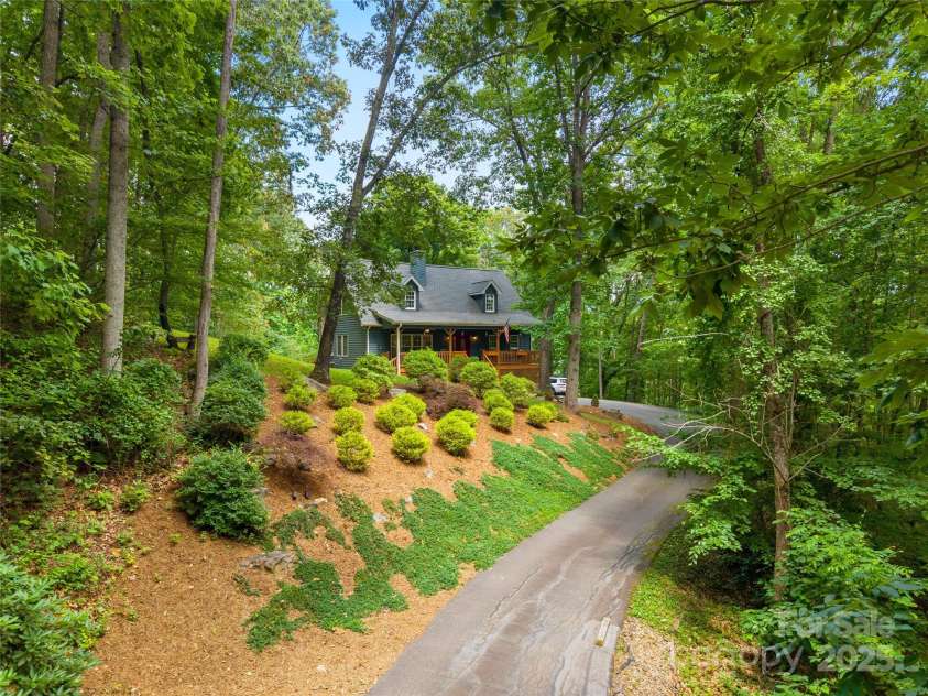 12 Howling Waite Ridge, Candler, NC 28715.  MLS# CAR4274938, YatesRealty ID 27268. 