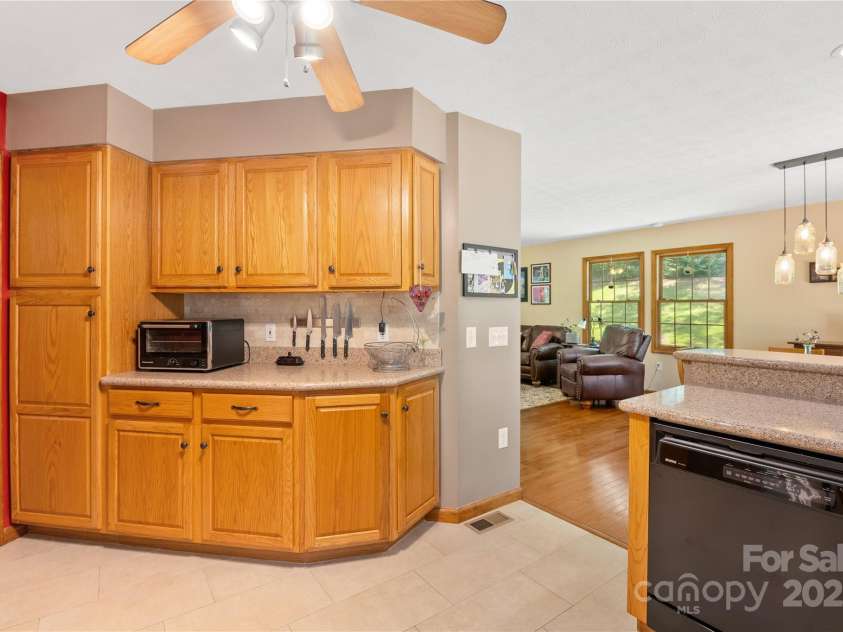 12 Howling Waite Ridge, Candler, NC 28715.  MLS# CAR4274938, YatesRealty ID 27268. 