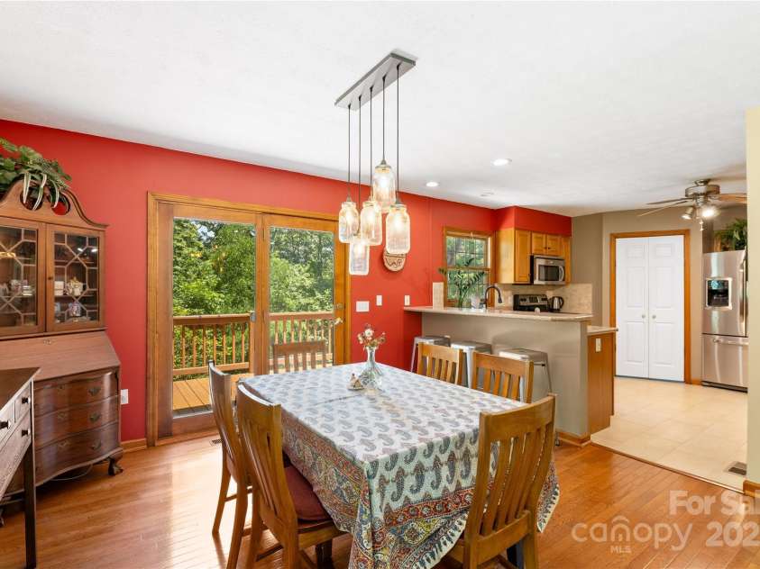 12 Howling Waite Ridge, Candler, NC 28715.  MLS# CAR4274938, YatesRealty ID 27268. 