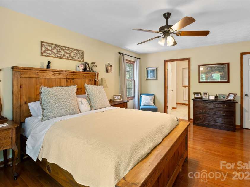 12 Howling Waite Ridge, Candler, NC 28715.  MLS# CAR4274938, YatesRealty ID 27268. 