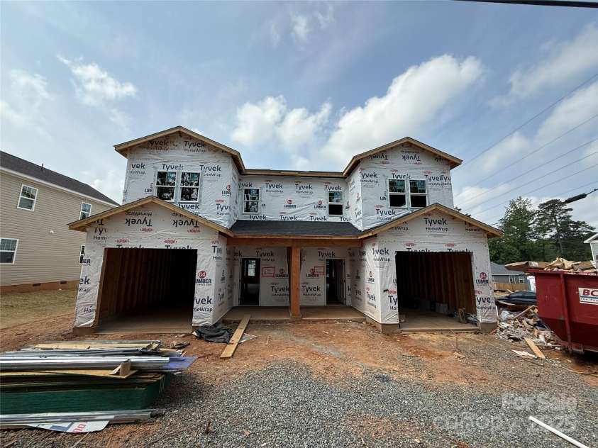 2735 Primrose Avenue, Charlotte, NC 28208.  MLS# CAR4267281, YatesRealty ID 27269. 2735 Primrose-Left Side