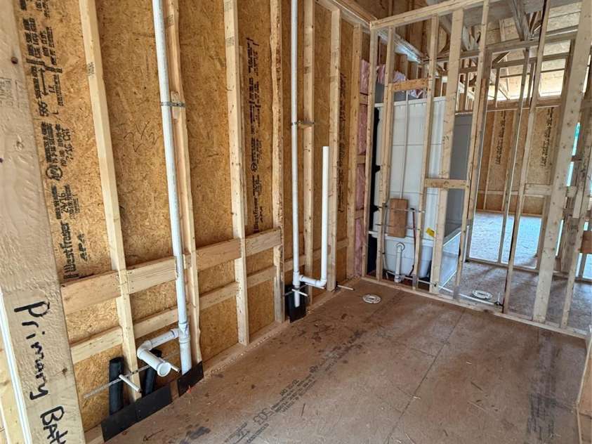 2735 Primrose Avenue, Charlotte, NC 28208.  MLS# CAR4267281, YatesRealty ID 27269. Primary Bathroom with double sinks