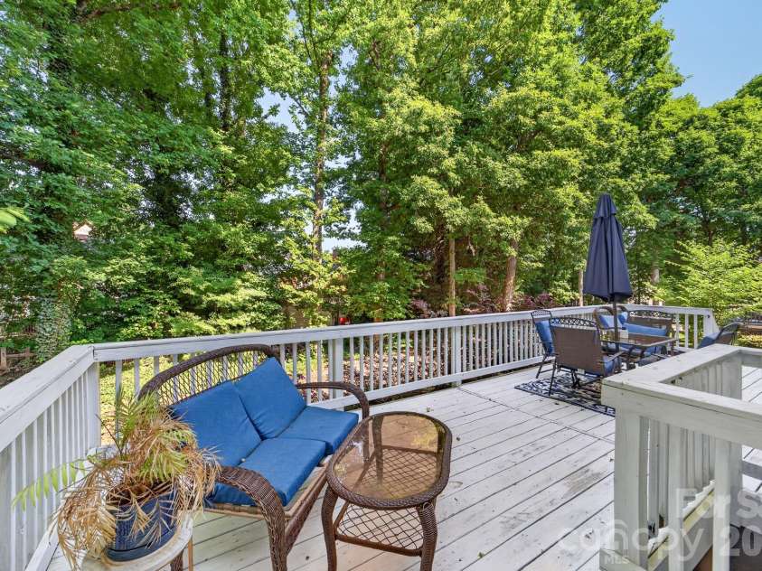 8812 Kingston Forest Drive, Charlotte, NC 28277.  MLS# CAR4374456, YatesRealty ID 27269. Along with a sitting area