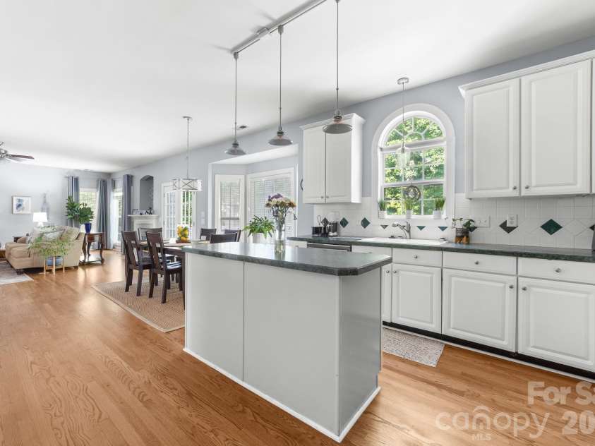 8812 Kingston Forest Drive, Charlotte, NC 28277.  MLS# CAR4374456, YatesRealty ID 27269. Beautiful white kitchen with center island