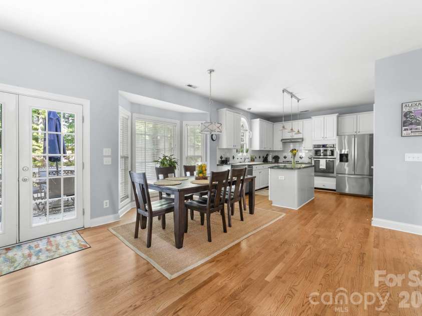 8812 Kingston Forest Drive, Charlotte, NC 28277.  MLS# CAR4374456, YatesRealty ID 27269. Kitchen with addition dining area. So much space