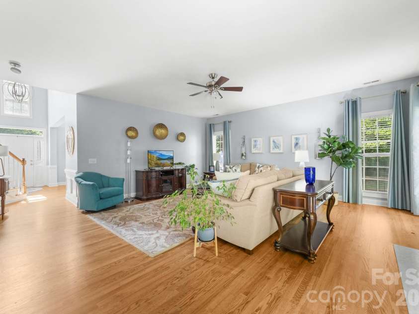 8812 Kingston Forest Drive, Charlotte, NC 28277.  MLS# CAR4374456, YatesRealty ID 27269. Looking from den into the entryway. Light and open