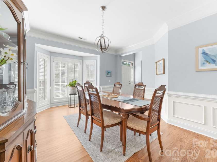 8812 Kingston Forest Drive, Charlotte, NC 28277.  MLS# CAR4374456, YatesRealty ID 27269. Looking into the foyer