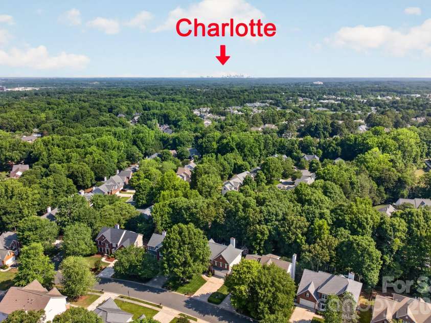 8812 Kingston Forest Drive, Charlotte, NC 28277.  MLS# CAR4374456, YatesRealty ID 27269. Not far from downtown Charlotte