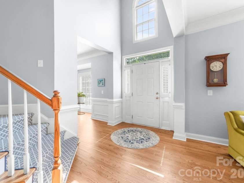 8812 Kingston Forest Drive, Charlotte, NC 28277.  MLS# CAR4374456, YatesRealty ID 27269. So much light in the entryway and look at the hardwood floors glisten!