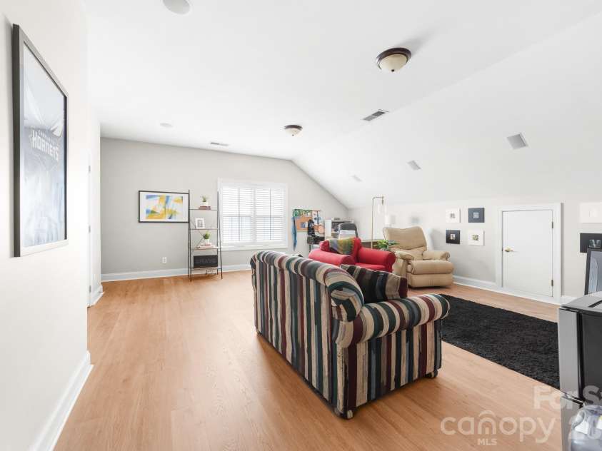 8812 Kingston Forest Drive, Charlotte, NC 28277.  MLS# CAR4374456, YatesRealty ID 27269. Spacious bonus room