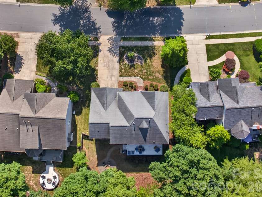 8812 Kingston Forest Drive, Charlotte, NC 28277.  MLS# CAR4374456, YatesRealty ID 27269. The middle home is 8812 Kingston Forest Dr.