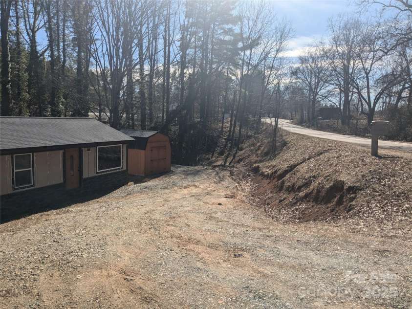 11 Kennedy Road, Weaverville, NC 28787.  MLS# CAR4219594, YatesRealty ID 2727. Driveway