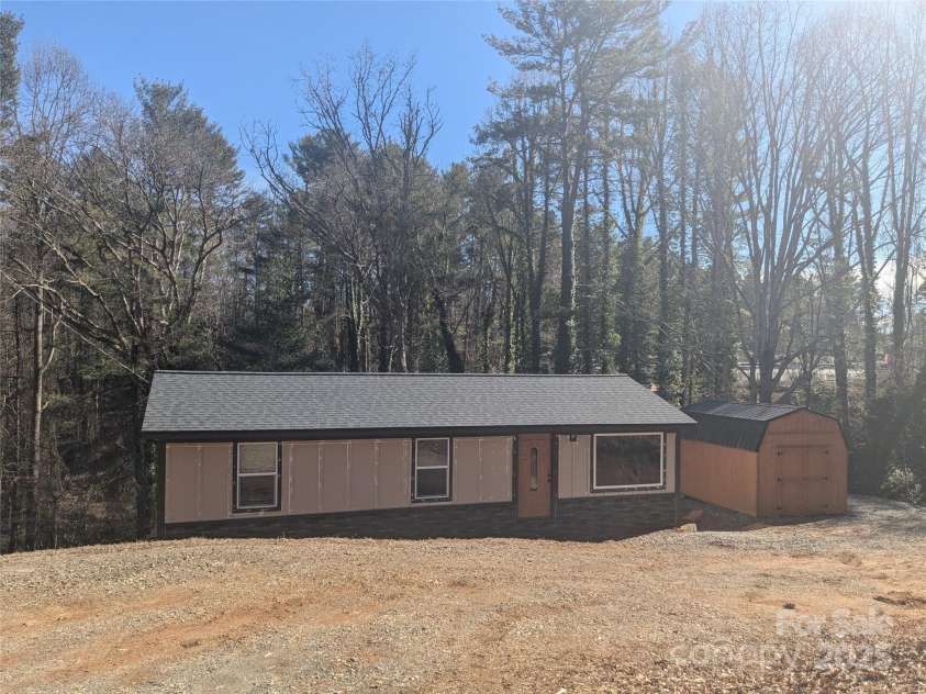 11 Kennedy Road, Weaverville, NC 28787.  MLS# CAR4219594, YatesRealty ID 2727. Minutes to downtown Weaverville