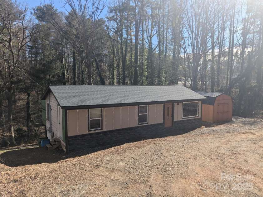 11 Kennedy Road, Weaverville, NC 28787.  MLS# CAR4219594, YatesRealty ID 2727. New roof in 2021