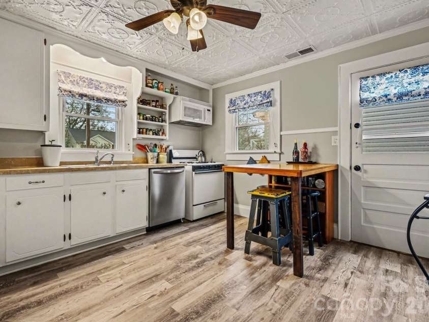 237 Jefferson Avenue, Concord, NC 28025.  MLS# CAR4350144, YatesRealty ID 2727. 