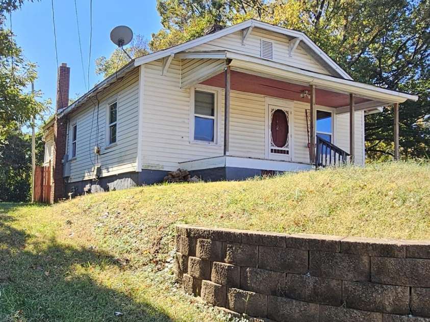 929 Key Street, Charlotte, NC 28208.  MLS# CAR4318826, YatesRealty ID 2727. Front of Home