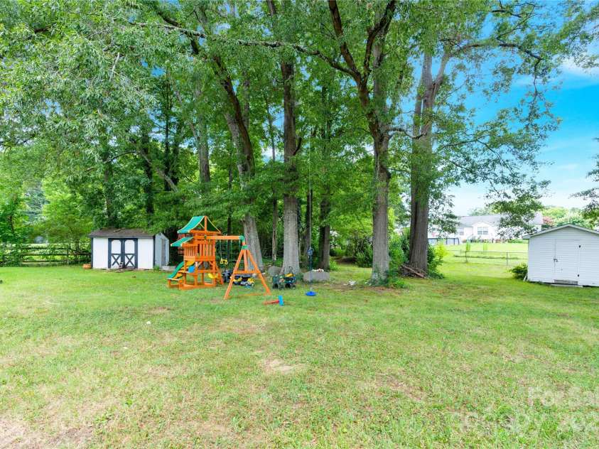 501 Kingfield Drive, Concord, NC 28027.  MLS# CAR4275301, YatesRealty ID 27271. 0.44 AC