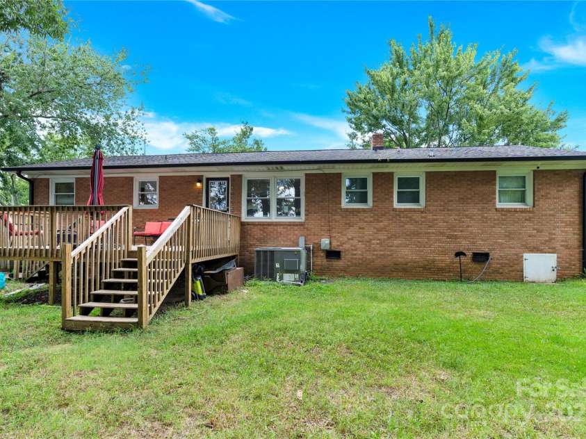 501 Kingfield Drive, Concord, NC 28027.  MLS# CAR4275301, YatesRealty ID 27271. Deck