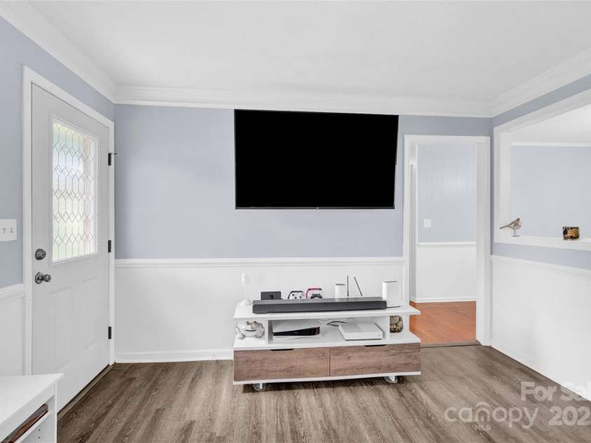 501 Kingfield Drive, Concord, NC 28027.  MLS# CAR4275301, YatesRealty ID 27271. Family Room.Entry