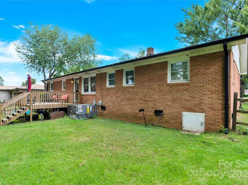 501 Kingfield Drive, Concord, NC 28027.  MLS# CAR4275301, YatesRealty ID 27271. New HVAC