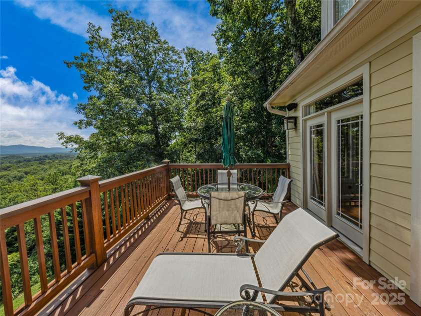 206 Summershade Court, Asheville, NC 28806.  MLS# CAR4282180, YatesRealty ID 27272. Lots of room for outdoor entertaining