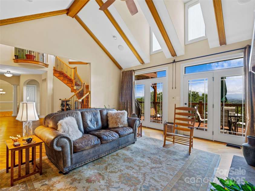 206 Summershade Court, Asheville, NC 28806.  MLS# CAR4282180, YatesRealty ID 27272. Soaring ceilings make quite a statement