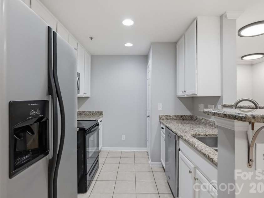 3921 Picasso Court, Charlotte, NC 28205.  MLS# CAR4387644, YatesRealty ID 27272. Kitchen