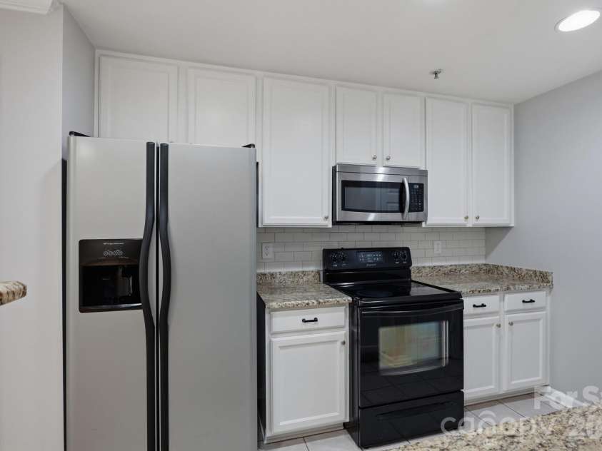 3921 Picasso Court, Charlotte, NC 28205.  MLS# CAR4387644, YatesRealty ID 27272. Kitchen