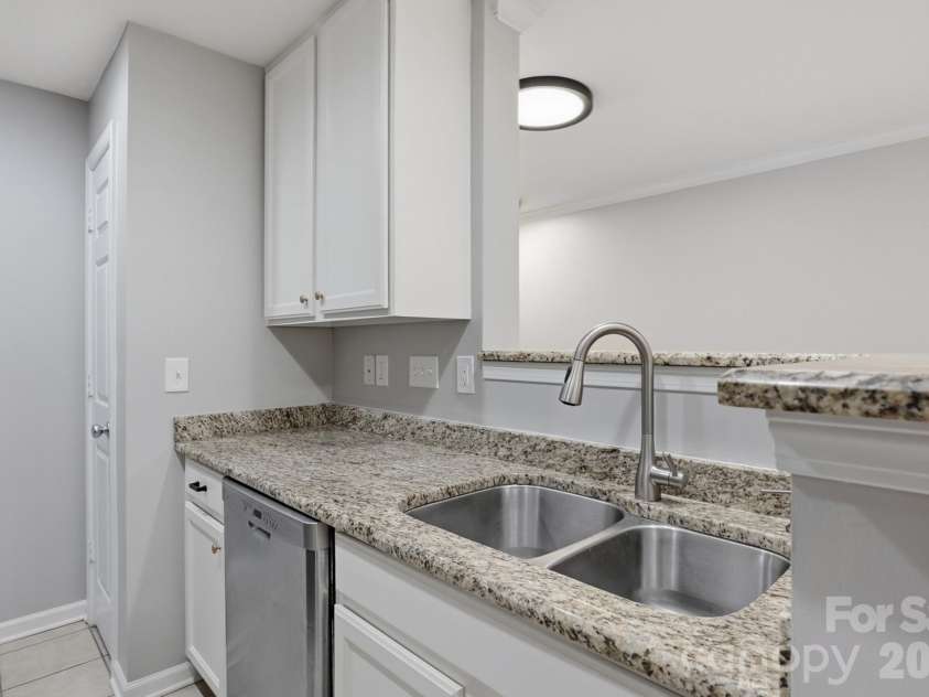 3921 Picasso Court, Charlotte, NC 28205.  MLS# CAR4387644, YatesRealty ID 27272. Kitchen