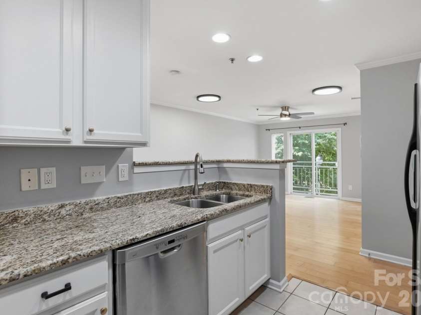 3921 Picasso Court, Charlotte, NC 28205.  MLS# CAR4387644, YatesRealty ID 27272. Kitchen