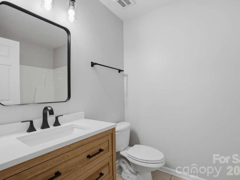 3921 Picasso Court, Charlotte, NC 28205.  MLS# CAR4387644, YatesRealty ID 27272. Second Bath