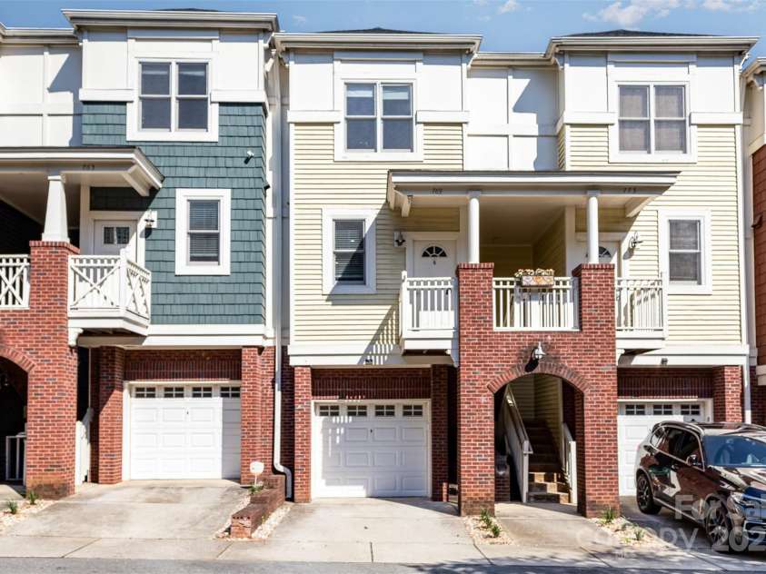 769 Grandin Road, Charlotte, NC 28208.  MLS# CAR4279612, YatesRealty ID 27273. 