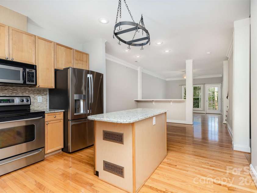 769 Grandin Road, Charlotte, NC 28208.  MLS# CAR4279612, YatesRealty ID 27273. 