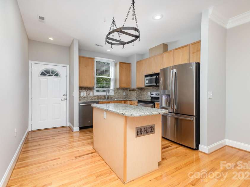 769 Grandin Road, Charlotte, NC 28208.  MLS# CAR4279612, YatesRealty ID 27273. 