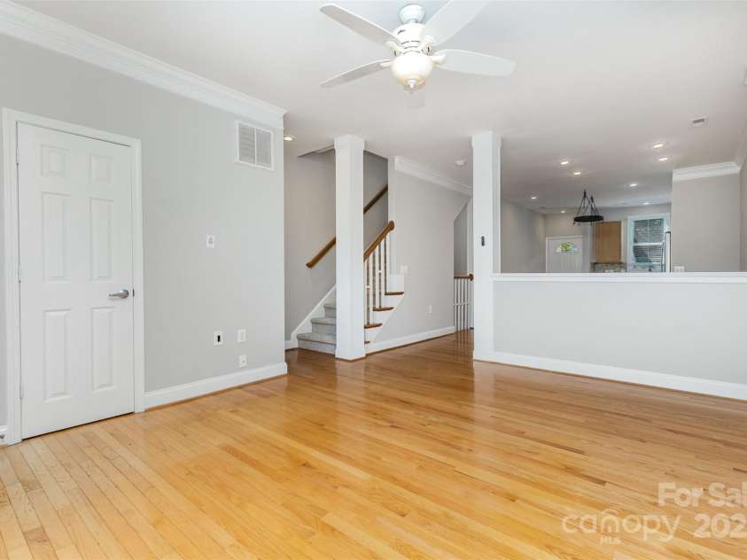 769 Grandin Road, Charlotte, NC 28208.  MLS# CAR4279612, YatesRealty ID 27273. 