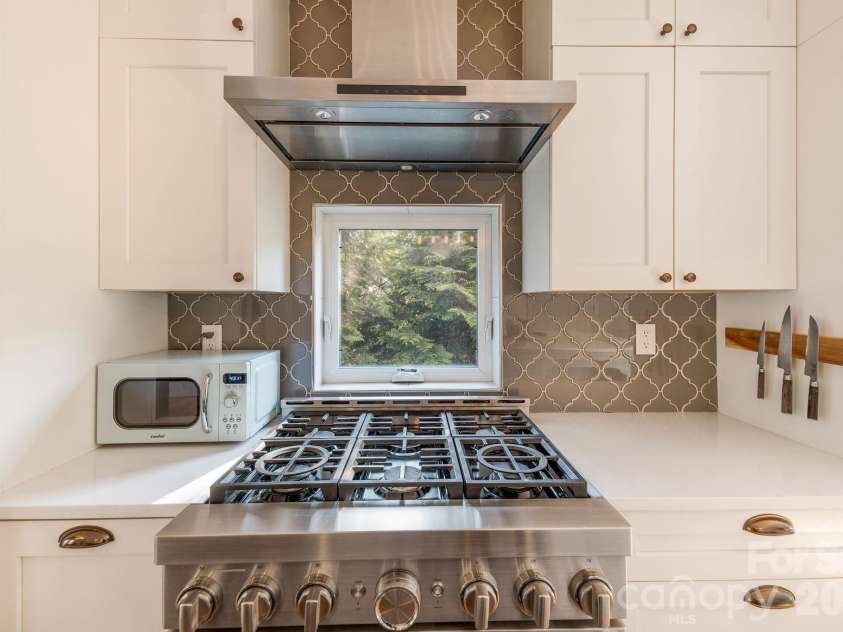 156 Bradley Street, Asheville, NC 28806.  MLS# CAR4364055, YatesRealty ID 27274. 6 burner gas range