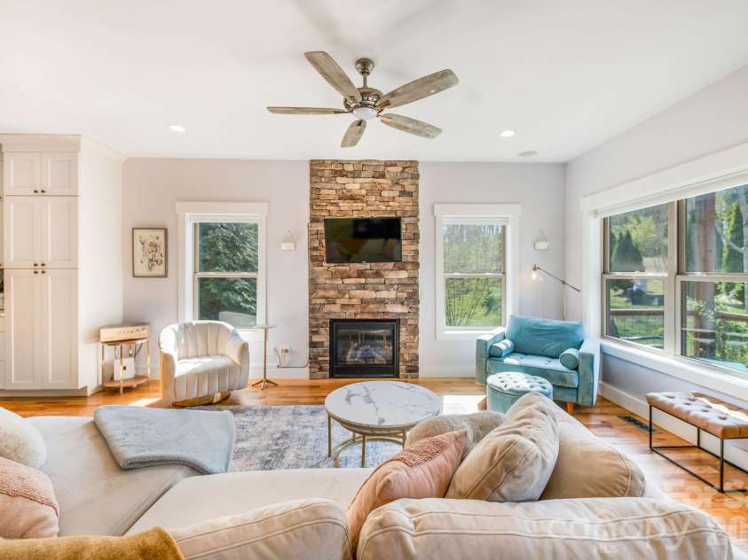 156 Bradley Street, Asheville, NC 28806.  MLS# CAR4364055, YatesRealty ID 27274. Light filled living room