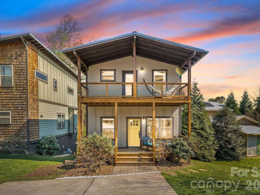 156 Bradley Street, Asheville, NC 28806.  MLS# CAR4364055, YatesRealty ID 27274. Welcome to 156 Bradley St.