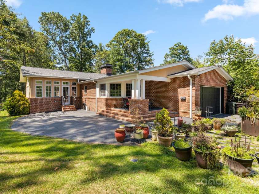 3 Amherst Road, Asheville, NC 28803.  MLS# CAR4281202, YatesRealty ID 27275. Back Patio