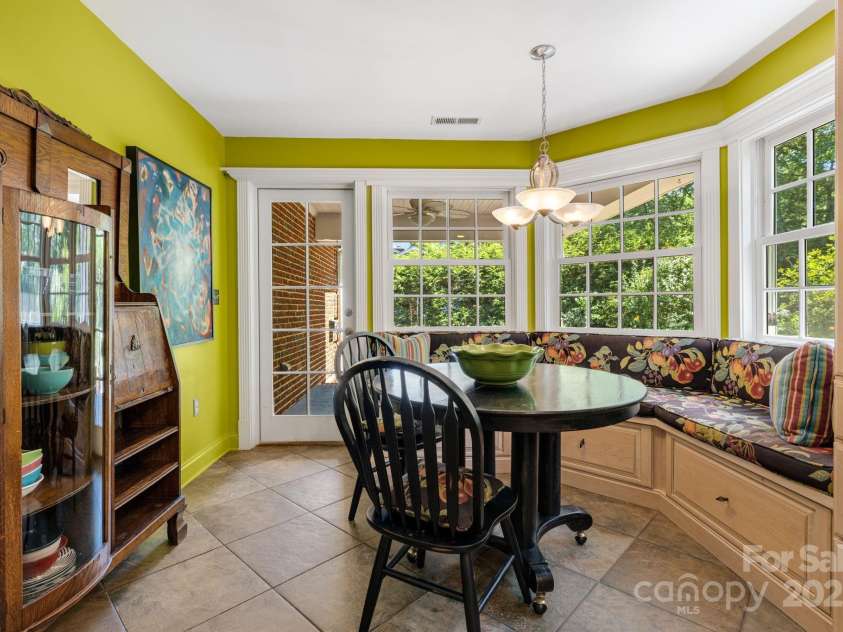 3 Amherst Road, Asheville, NC 28803.  MLS# CAR4281202, YatesRealty ID 27275. Breakfast Area