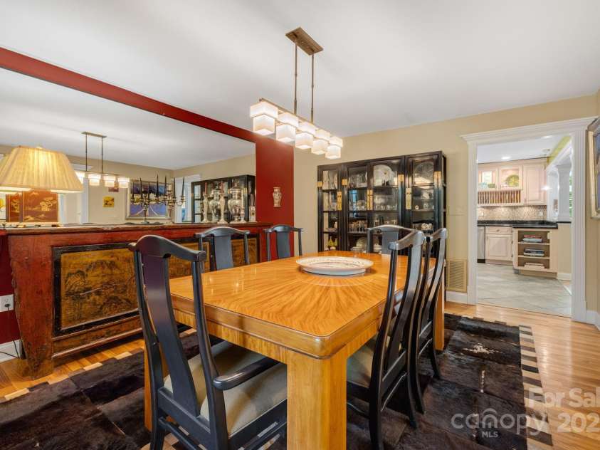 3 Amherst Road, Asheville, NC 28803.  MLS# CAR4281202, YatesRealty ID 27275. Formal Dining Room