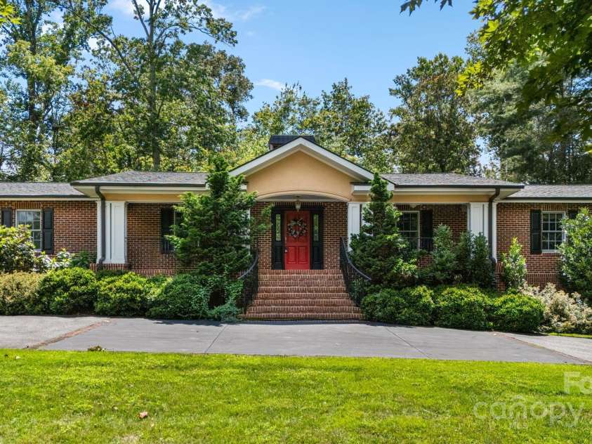 3 Amherst Road, Asheville, NC 28803.  MLS# CAR4281202, YatesRealty ID 27275. Front of the home