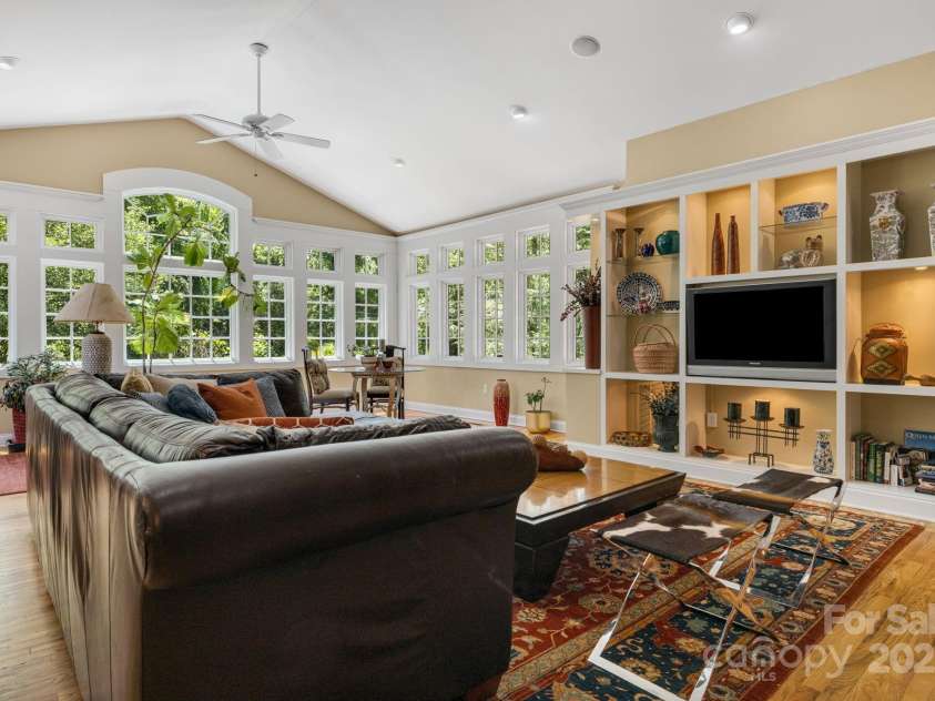 3 Amherst Road, Asheville, NC 28803.  MLS# CAR4281202, YatesRealty ID 27275. Great Room